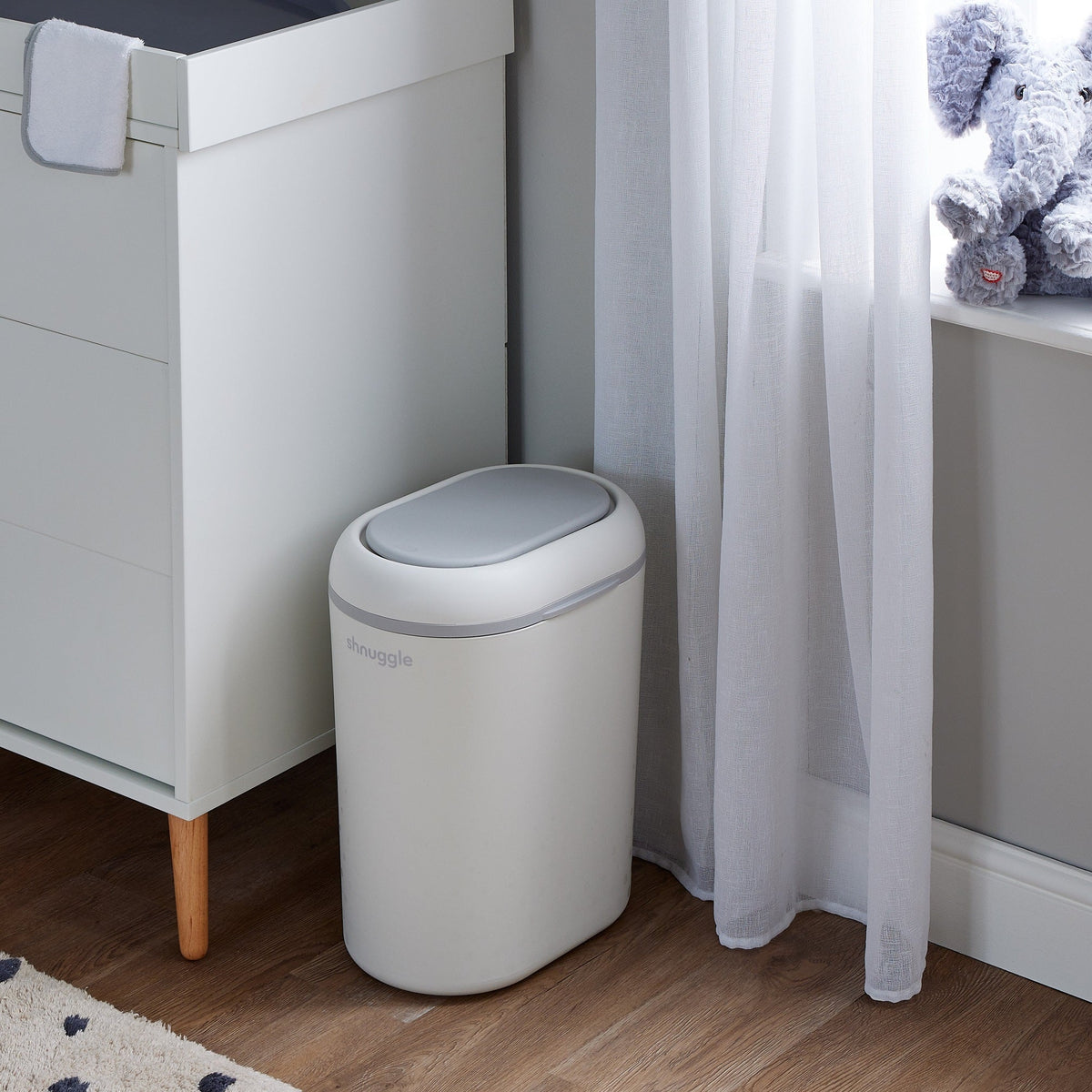 Shnuggle Eco-Touch Diaper Pail + 30 Bag Liners