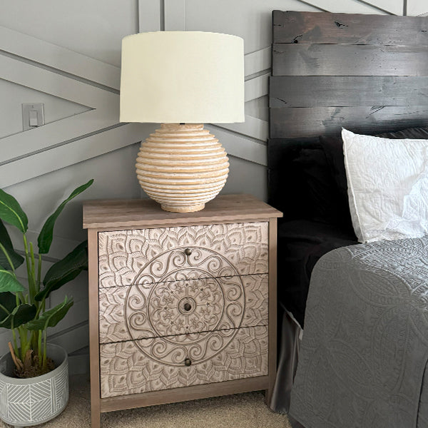 Weathered Cream Round Table Lamp