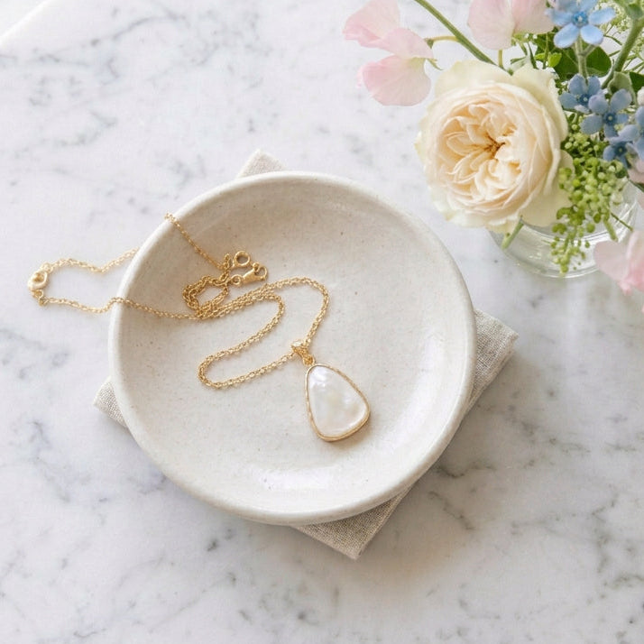 White Mother of Pearl Teardrop Pendant Necklace
